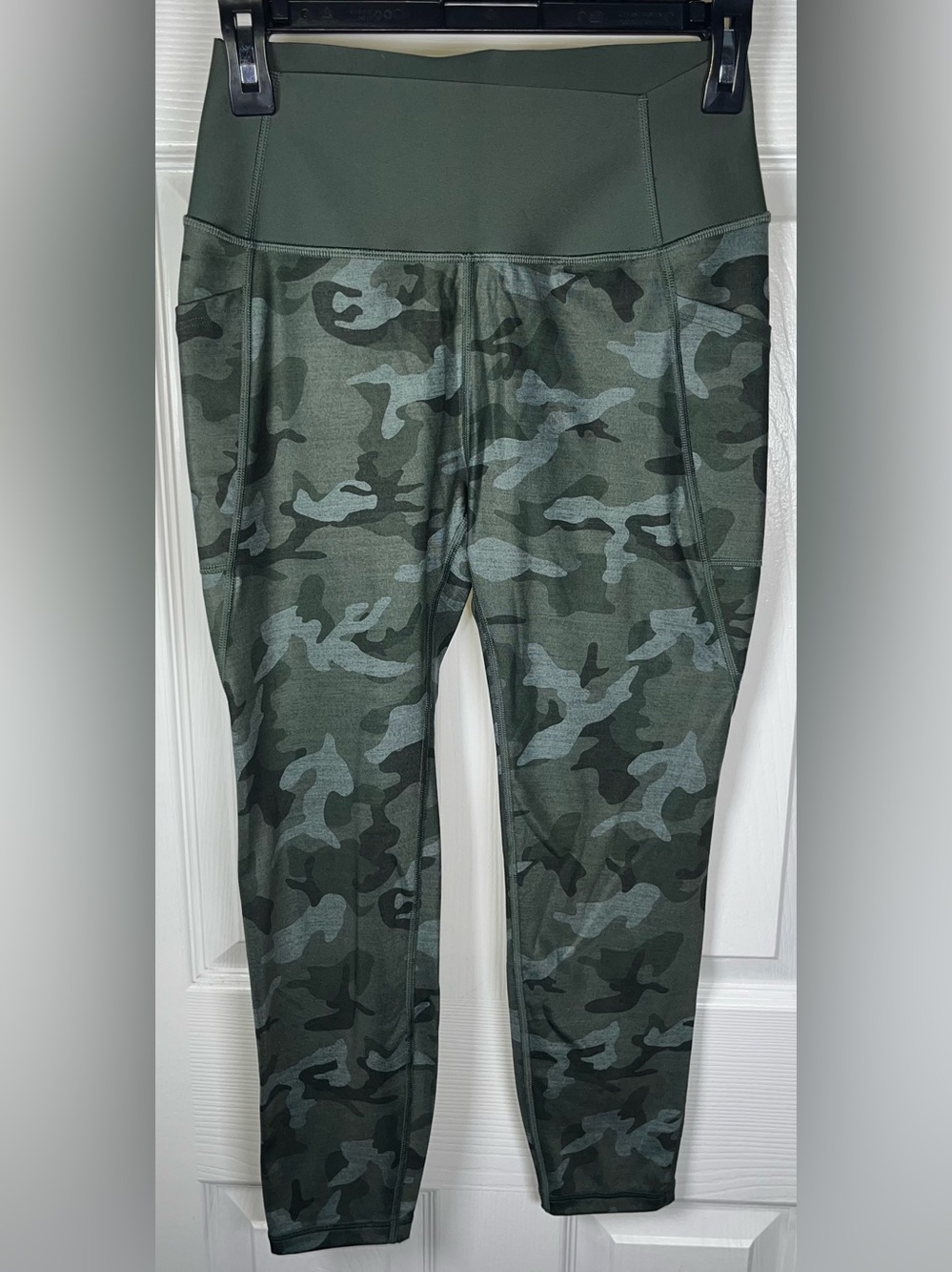 Women’s Gap Fit Sculpt Revolution Leggings Green Camouflage Size Medium Regular